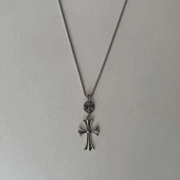 Y2k silver gothic cross pendant - Picture 2 of 6